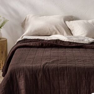 New Casaluna Linen Blend Quilt King Dark Fig